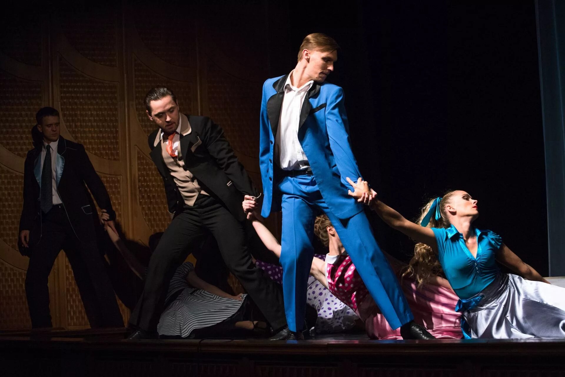 Музыкальный драматический театр сургут. Театр сургут ленина 1. Театр сургутского государственного университета. Магистраль сургут театр. Сургутский музыкальный драматический театр описание.