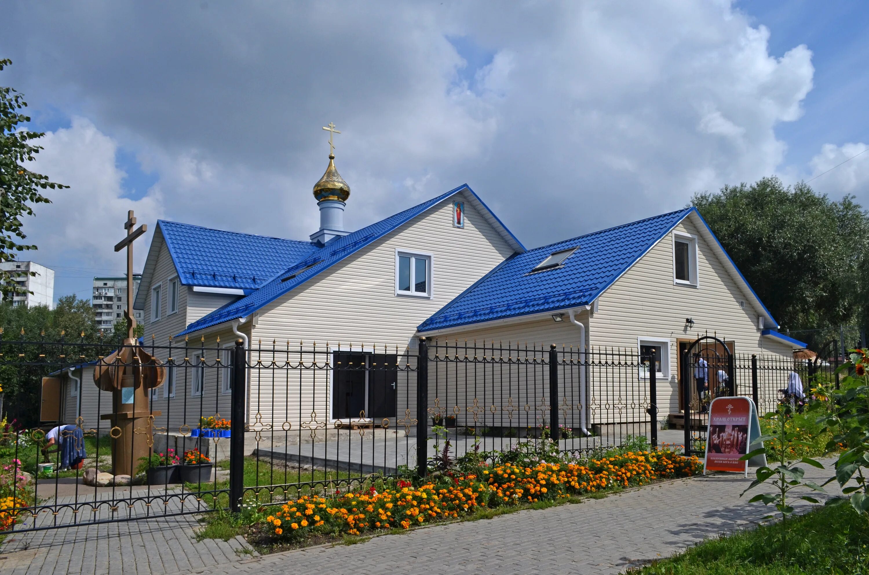 Храм матроны в коньково. Храм матроны московской в коньково. Служба в храме матроны в щёкино. Храм матроны в коньково. Хор храма матроны белгород.