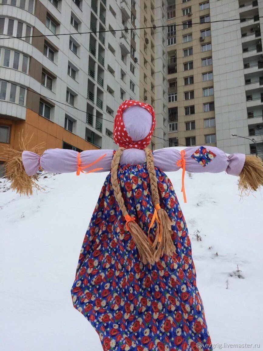 Чучело из сена на масленицу. Чучело на Масленицу. Оригинальная кукла Масленица. Современная масленичная кукла. Часело на масленицн.