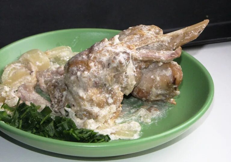 Мясо кролика блюдо. Диетическое блюдо из кролика. Блюда из кролика. Мясо кролика блюдо. Крольчатина.
