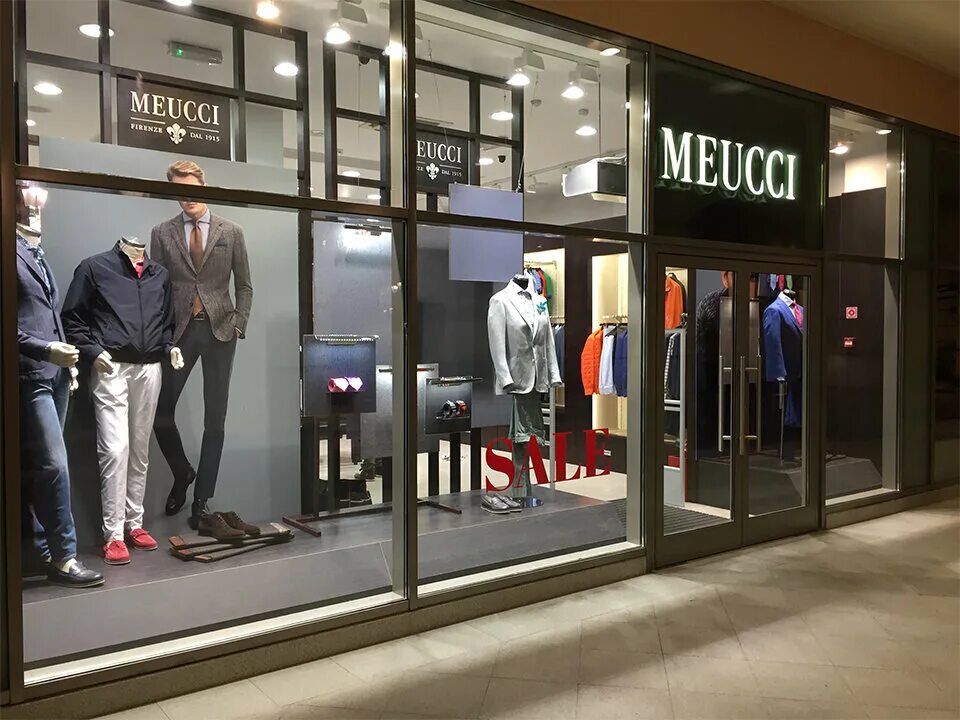 магазин брендовой одежды. магазин одежды. интерьер магазина одежды. модный бутик. мужская одежда магазины бренды.