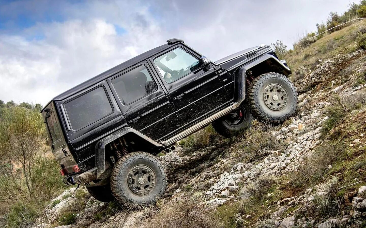 Лучшие автомобили полный привод. Mercedes Benz g500. Mercedes-Benz g500 4×4. Mercedes-Benz g500 v8. Мерседес g 4x4.