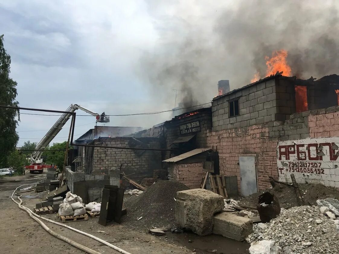 Сгорел цех. Пожар в Нижнем Тагиле. Тагил пожары. Пожарка Нижний Тагил. Горит мебельный цех.