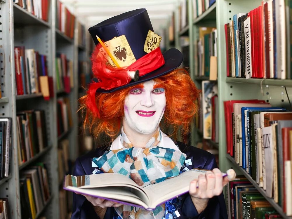 Книжные герои. Книжные героини. Образ библиотекаря. Безумный библиотекарь.