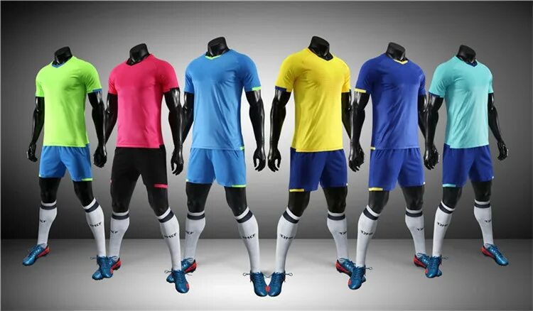 Форма футболистов. Футбольный клуб челси 2012. Гостевая форма арсенала 2012. Гостевая форма барселоны 16/17. Форма разных команд.