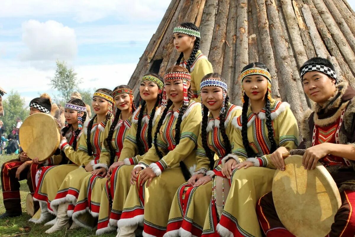 Восточная сибирь какие народы. Ансамбль эвенков Оленек. Шорцы народность Сибири. Эвенки Восточной Сибири. Эвенки народ.