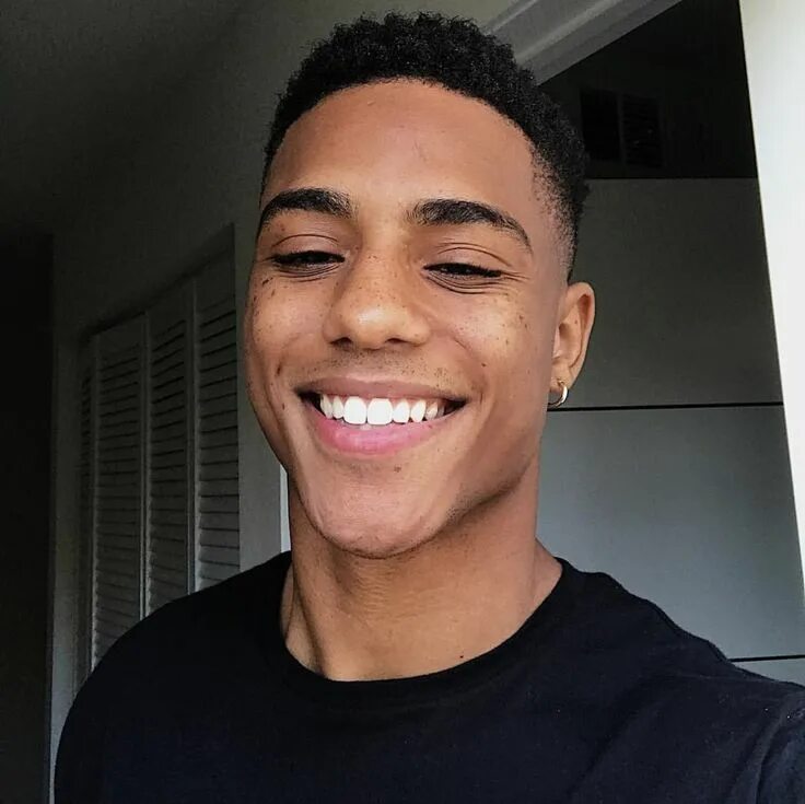 Black boy skin. Dark skin man. Black boy skin. Рональд еппс. Тиктокер мулат.