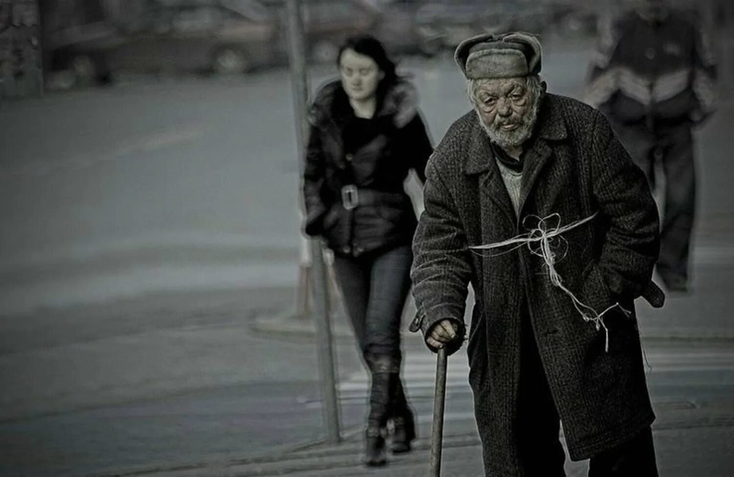 Сколько лет было старику. Пожилые люди. Одинокие старики. Одинокий старик.