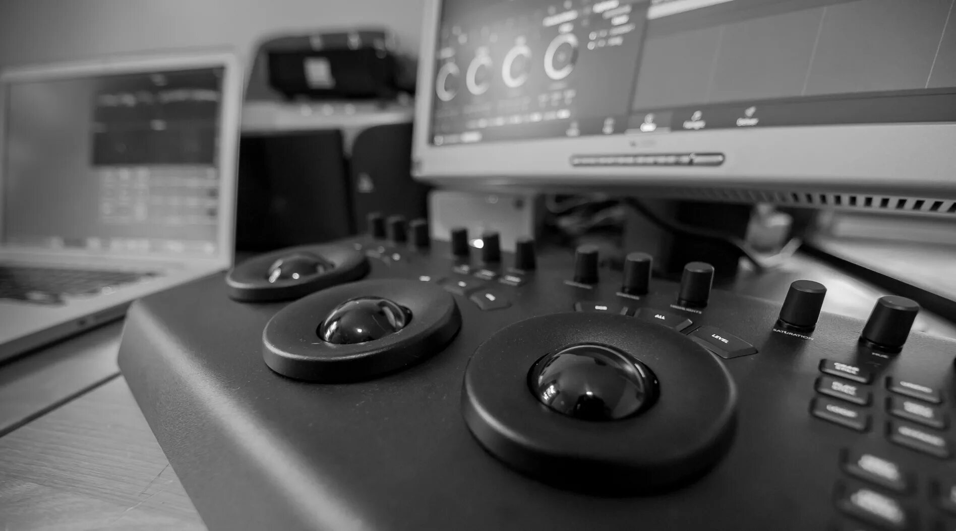 Micro panel. Davinci micro panel. davinci resolve micro panel. blackmagic design - micro panel. davinci resolve 15 panels.
