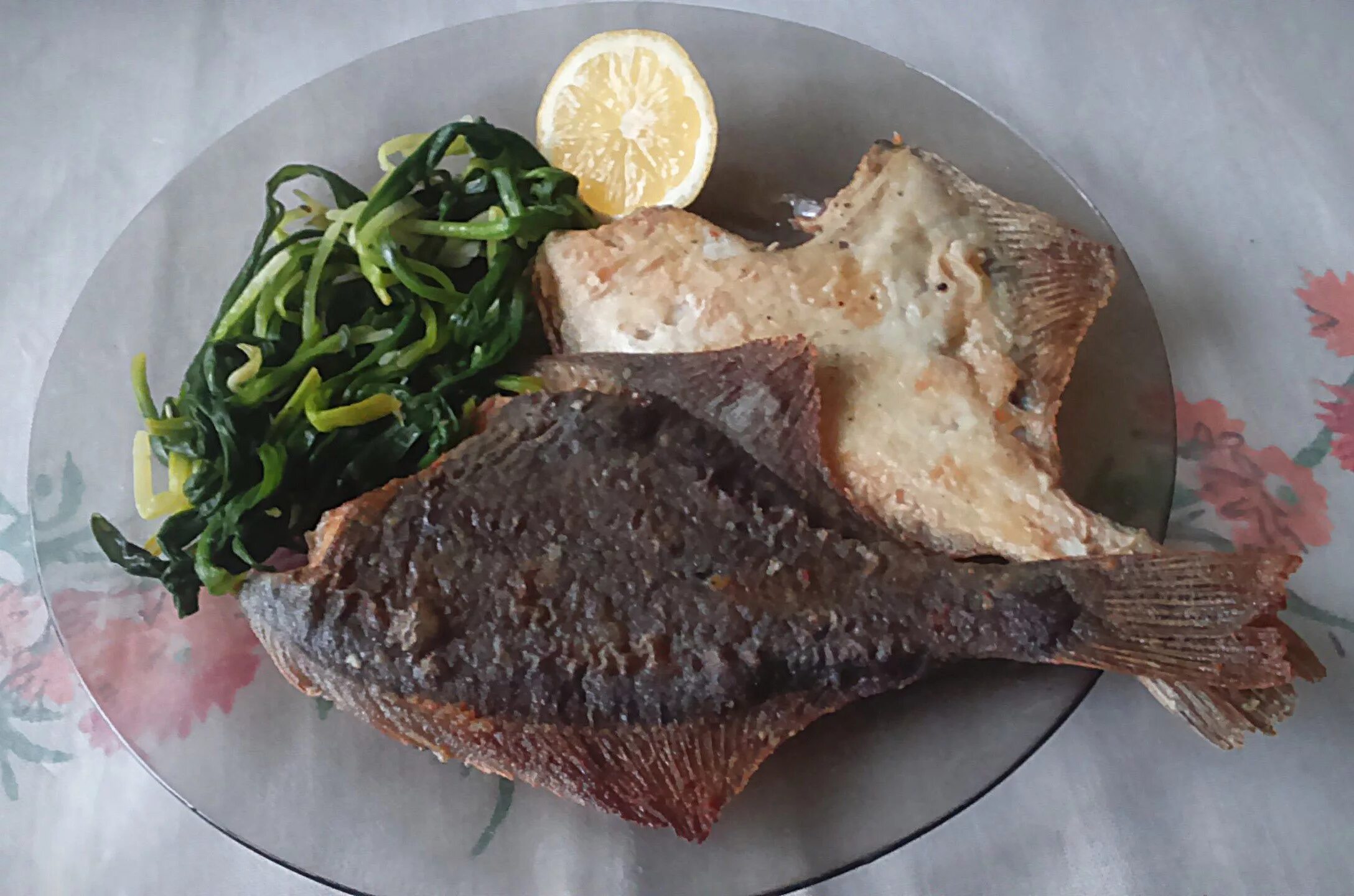 Как вкусно и красиво приготовить жареную камбалу на сковороде, рецепты с фото