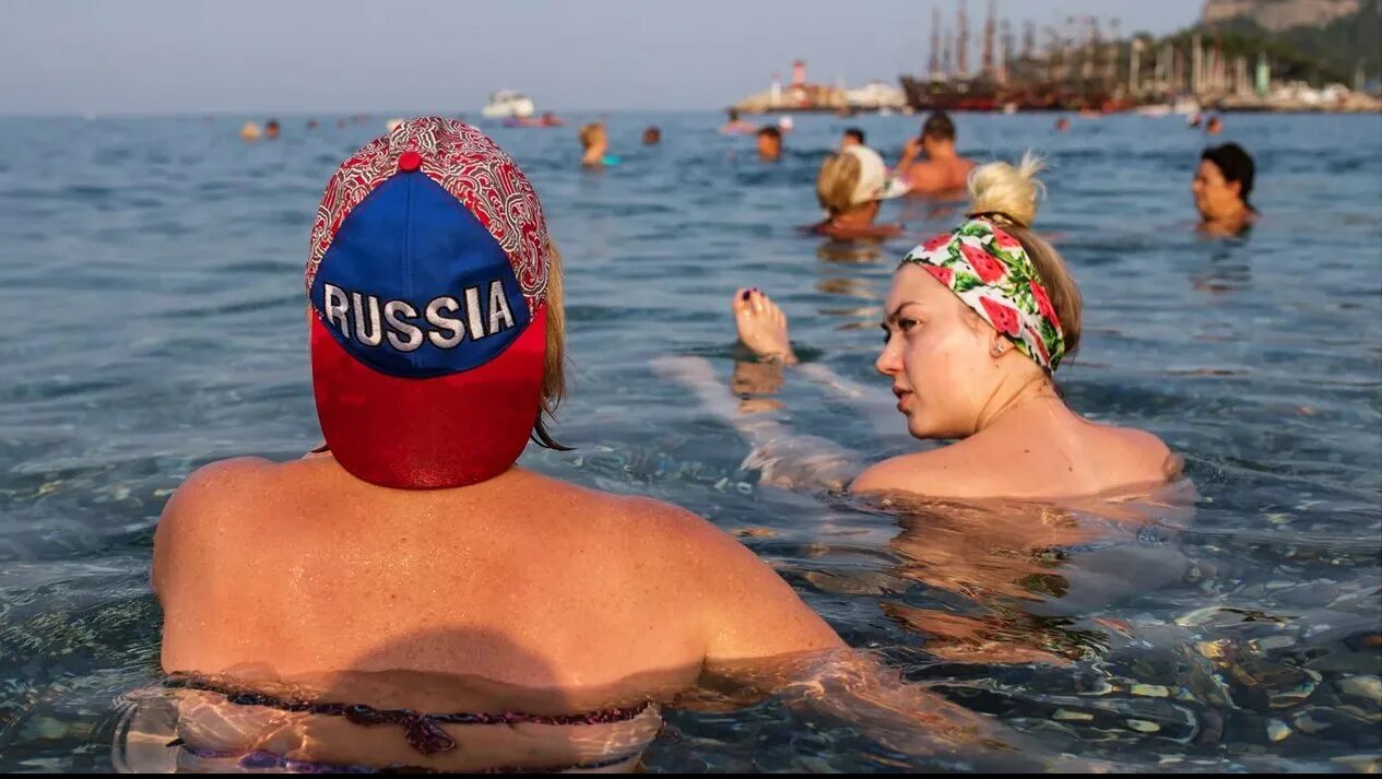 Russian turkey. Российские туристы в Турции. Русские за границей. Россияне на море.