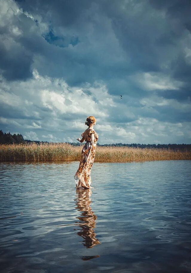 Lake girl. Девушки на озере. Фотосессия на озере. Фотосессия у озера девушки. Девочки на озере.