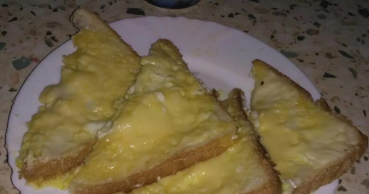 Горячий бутерброд в микроволновке с колбасой и сыром. Бутерброд с сыром в микроволновке. Как сделать бутерброды с сыром в микроволновке. Как сделать бутерброды с сыром в микроволновке. Бутерброд с колбасой и сыром в микроволновке.