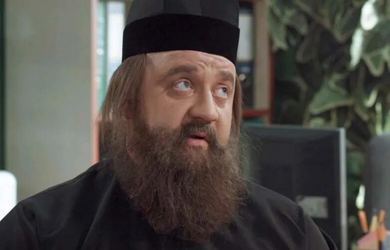 Священники православной церкви россии. Поп пап. Поп пап. Попы в храме. Жирный священник.