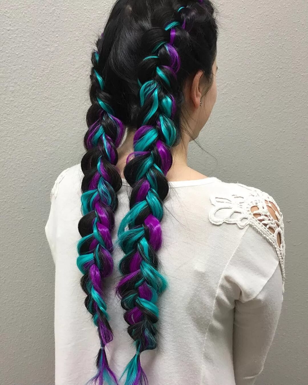 Канекалон для женщин. 2braids канекалон. Косы водопад с канекалоном. Де косы с канекалоном. Брейды водопад с канекалоном.