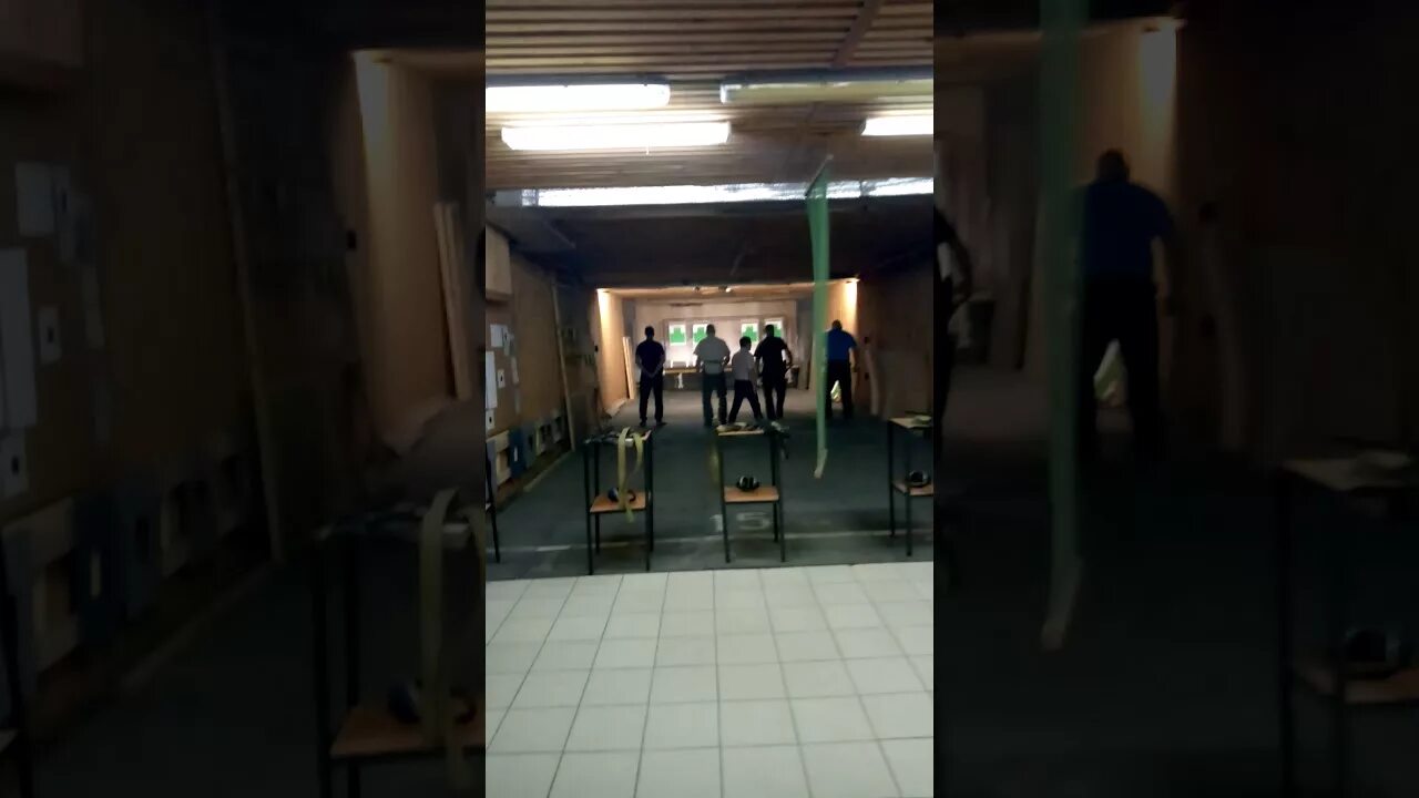 охрана стрельба из сайги. тир стрельба из пистолета. экзамен по стрельбе для охранников. стрельба охранника 6. экзамен стрельба охранник.