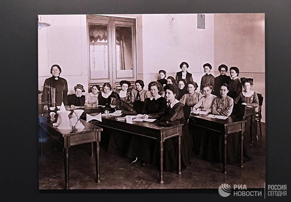 Высшие женские курсы в петербурге. Открытие высших женских курсов. первое учебное заведение для женщин в россии. высшие женские бестужевские курсы. бестужевские курсы 1878.