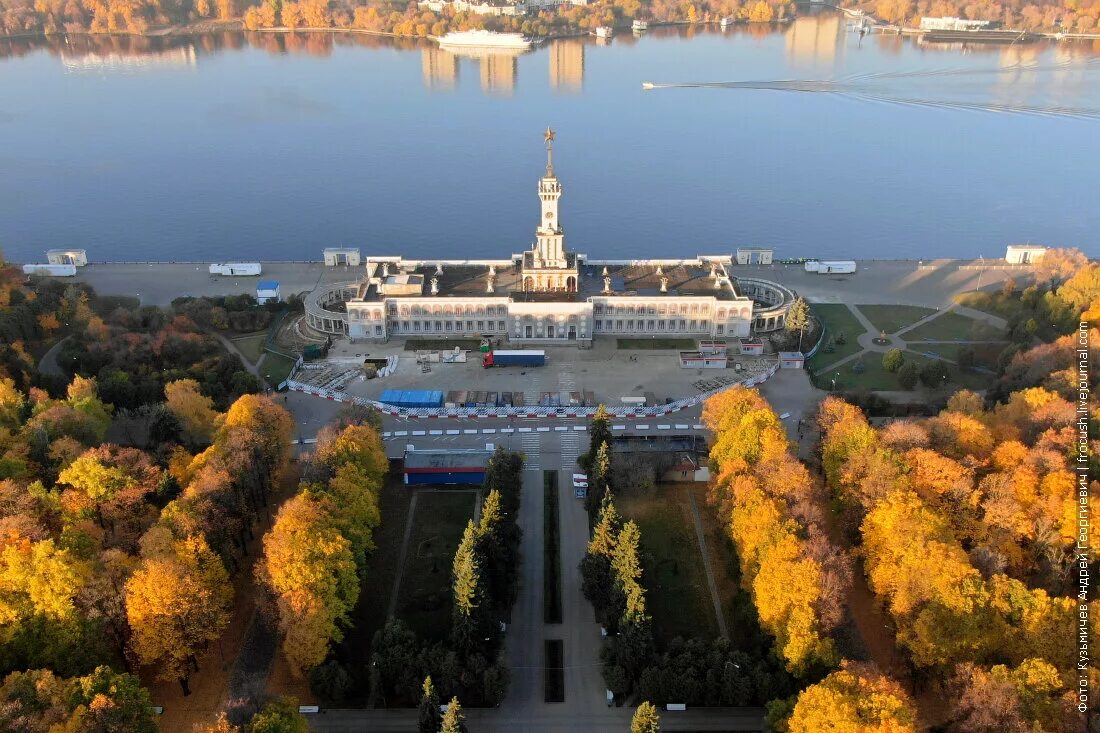 Северный речной вокзал москва сайт. Северный Речной вокзал. Северный Речной вокзал Москва. Северный Речной порт Москва. Северный Речной вокзал памятник.