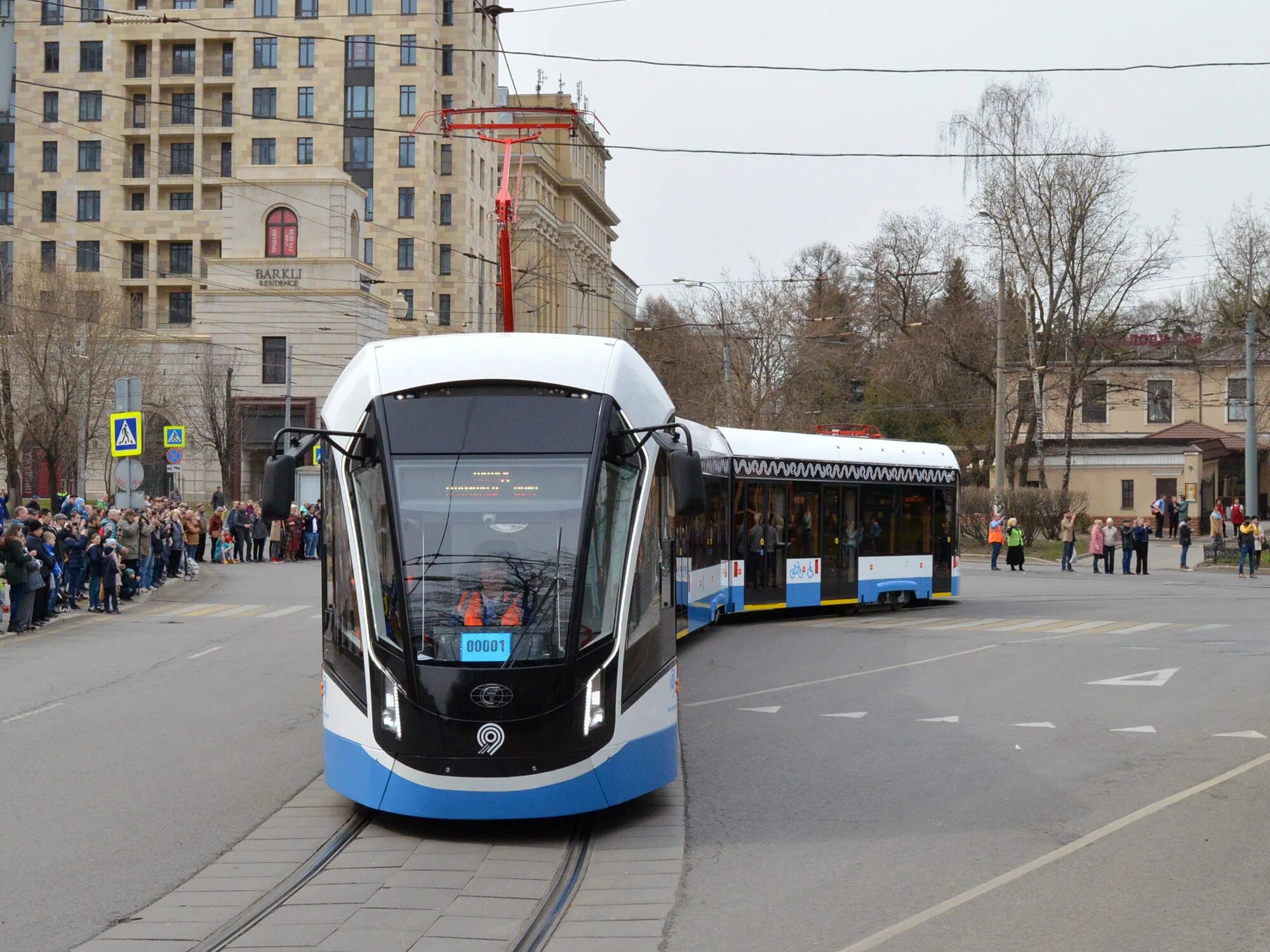 Трамвай москва. Трамваи москвы стоят. Трамвай витязь 71-931м. Трамвай 7 москва. Современный трамвай в москве.