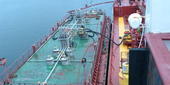 Козьмино нефтеналивной терминал. Перегрузка электрической сети. Погрузка разгрузка труб. Перегрузка электричество. Нефтеналивной терминал приморск.