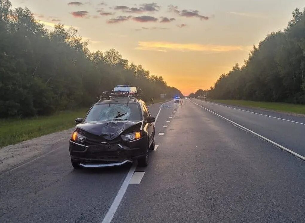 Авто после 1 августа. Авария в воронежской области в 2022. Разбитый ленд крузер 200. Ночью по трассе. Поврежденная машина.