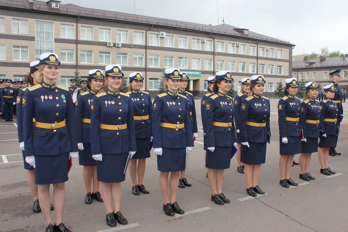 Высшие десантные училища. Рязанское Гвардейское высшее воздушно-десантное командное училище. Воздушно десантное училище в Рязани. РВВДКУ Рязань выпуск 2020. Курсантки РВВДКУ 2020.