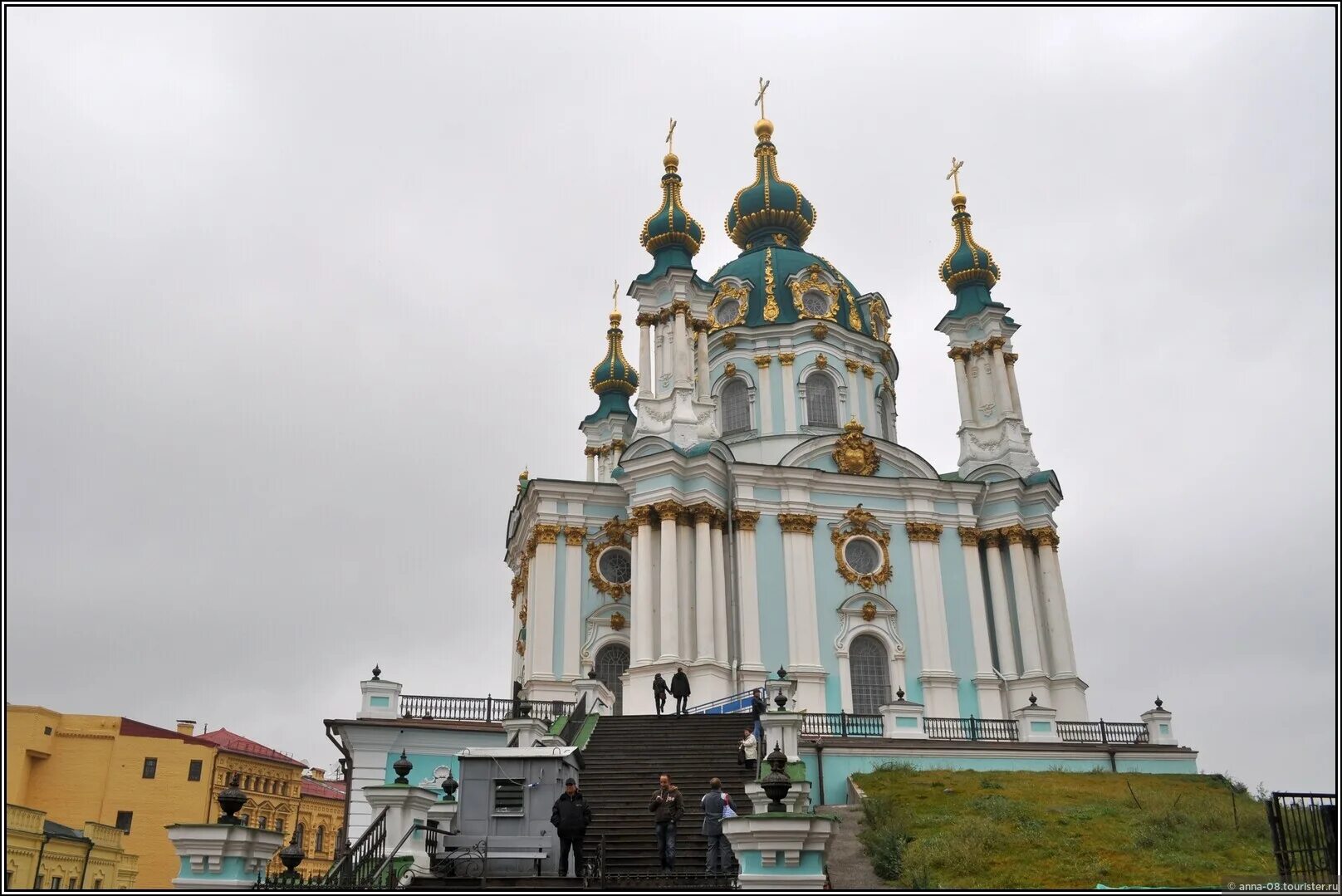 Андреевский собор в киеве растрелли. Андреевская церковь в киеве мичурин. Андреевская церковь растрелли. Андреевский храм в киеве. Свято андреевская церковь в киеве.