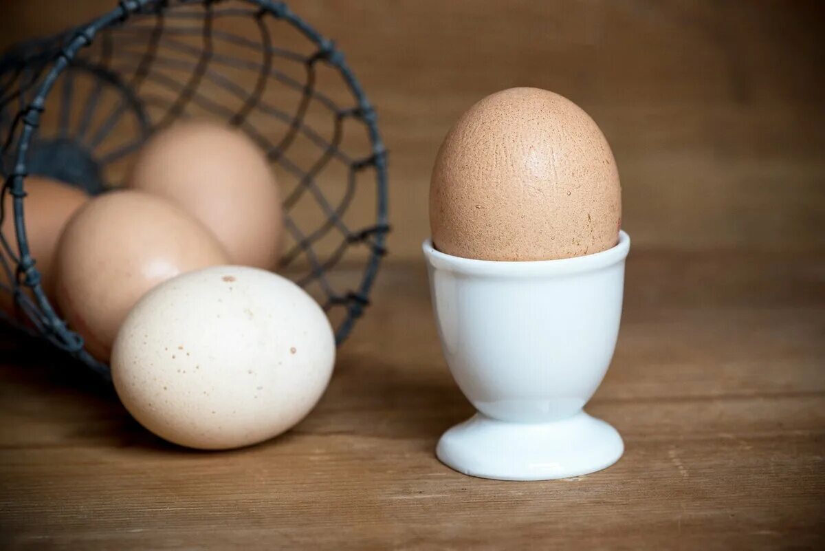 Купить челябинское яйцо. Яйцо куриное. Яйцо (пищевой продукт). Яйца фото.