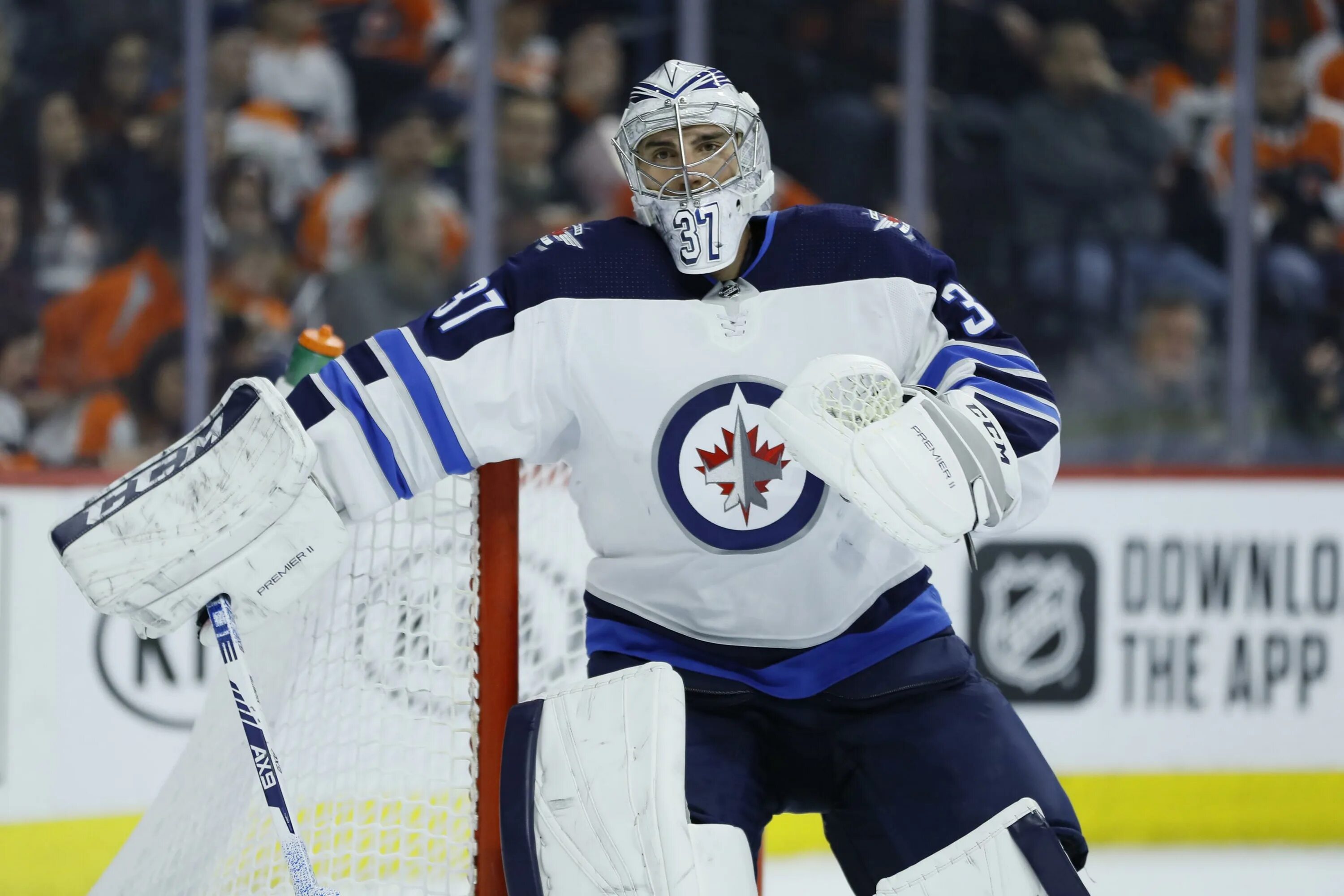 Connor hellebuyck виннипег. Connor hellebuyck winnipeg jets. Голкипер виннипег джетс. Коннор хеллибак «виннипег. Коннор хеллебайк.