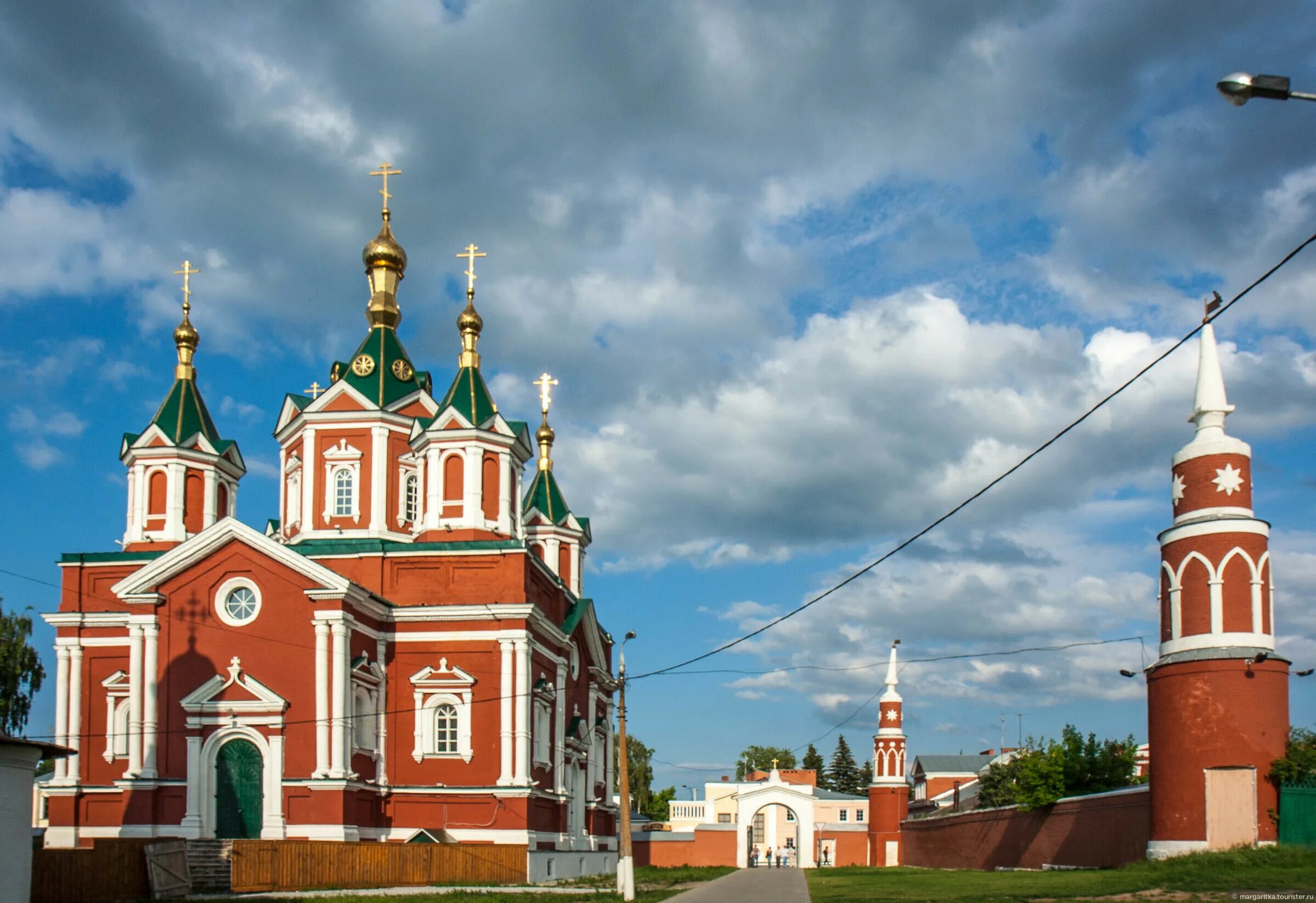 Успенский брусенский монастырь. Брусенский монастырь Коломна. Успенский Брусенский женский монастырь г Коломна. Брусенский монастырь Коломенского Кремля.