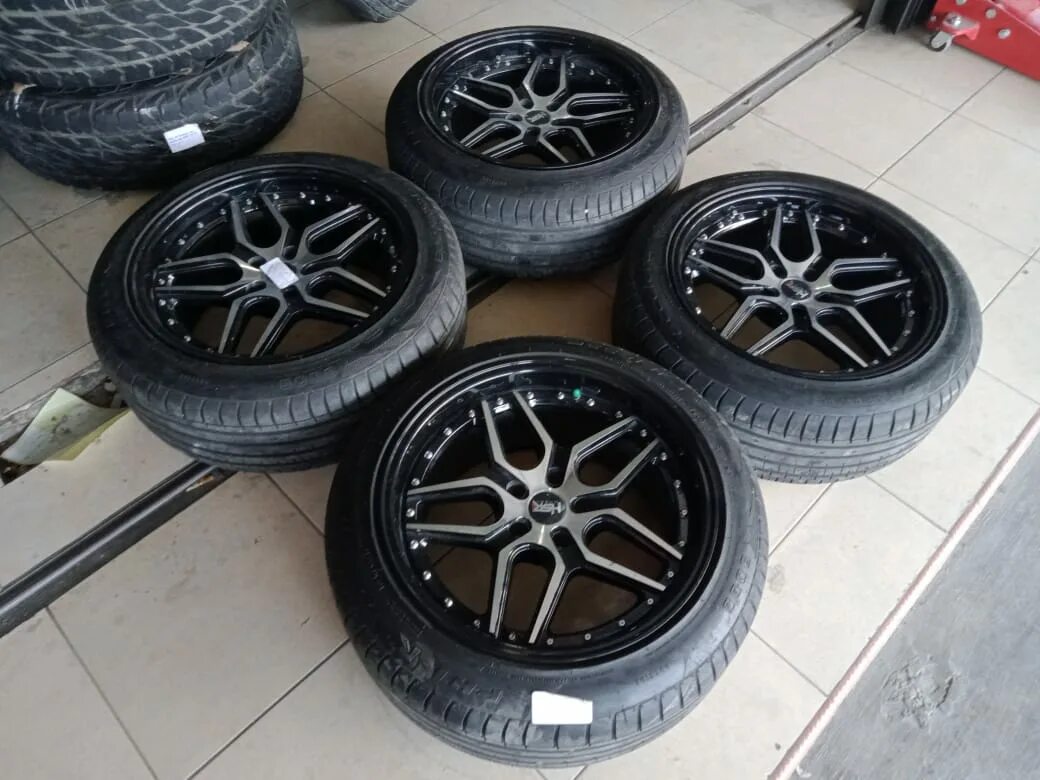 225/50 R18. RVR 225/50 r18. Диски р 18 225 50. 225/50 R18 лето.