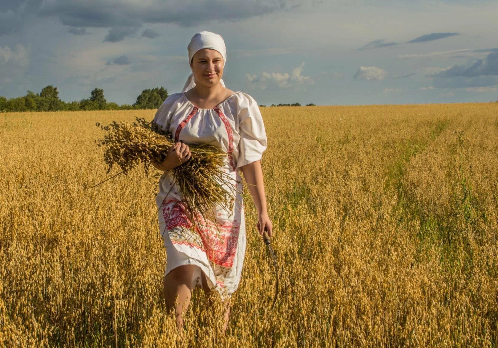 15 октября 2021 год. Сельские женщины. Деревенские женщины. Крупные сельские женщины. Женщина в деревне.