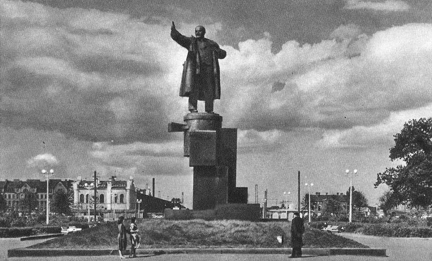 ). памятник ленину на броневике у финляндского вокзала. площадь ленина финляндский вокзал памятник ленину. памятник ленину у финляндского вокзала. памятник ленину на площади ленина спб.