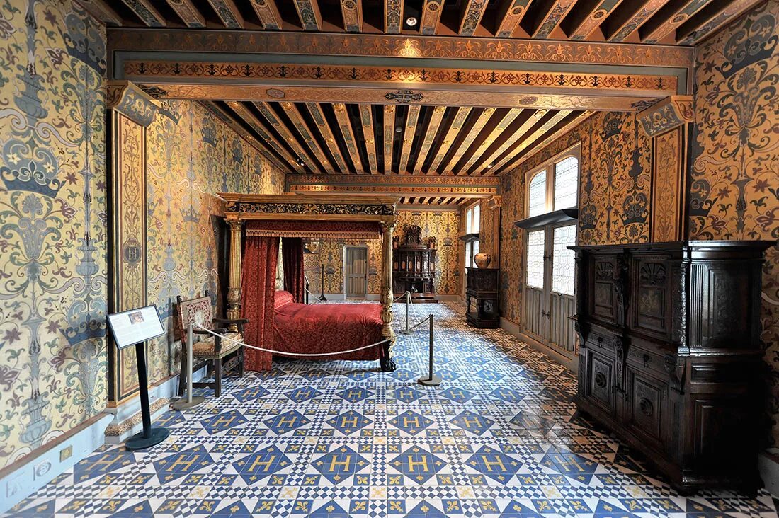 Замок Блуа комната Медичи. Замок Шенонсо Франция внутри. Шато де Шенонсо внутри. Замок Блуа внутри.