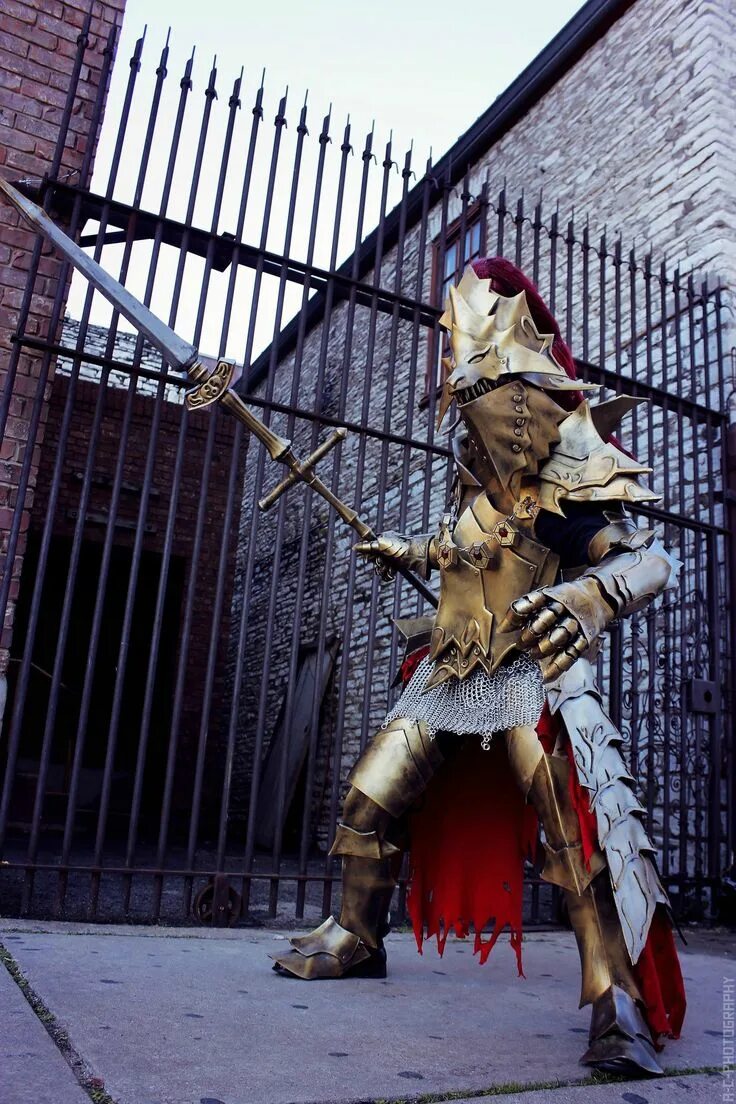 Dark cosplay. Оренштейн Dark Souls косплей. Орнстейн Драконоборец. Dark Souls Орнштейн Драконоборец. Орнштейн Драконоборец косплей.