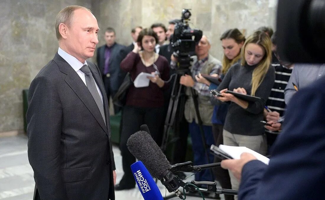 Политик эстетика. Политический журналист. Сми журналисты. Политики бывшие журналисты. Фотографии журналистов.