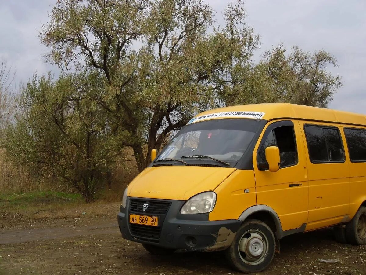 Заказать пассажирскую газель. ГАЗ 3221 Газель 2005. ГАЗ Газель 3221 желтая 2005. ГАЗ 3221 2005 жёлтый. Газель пассажирская 2005.