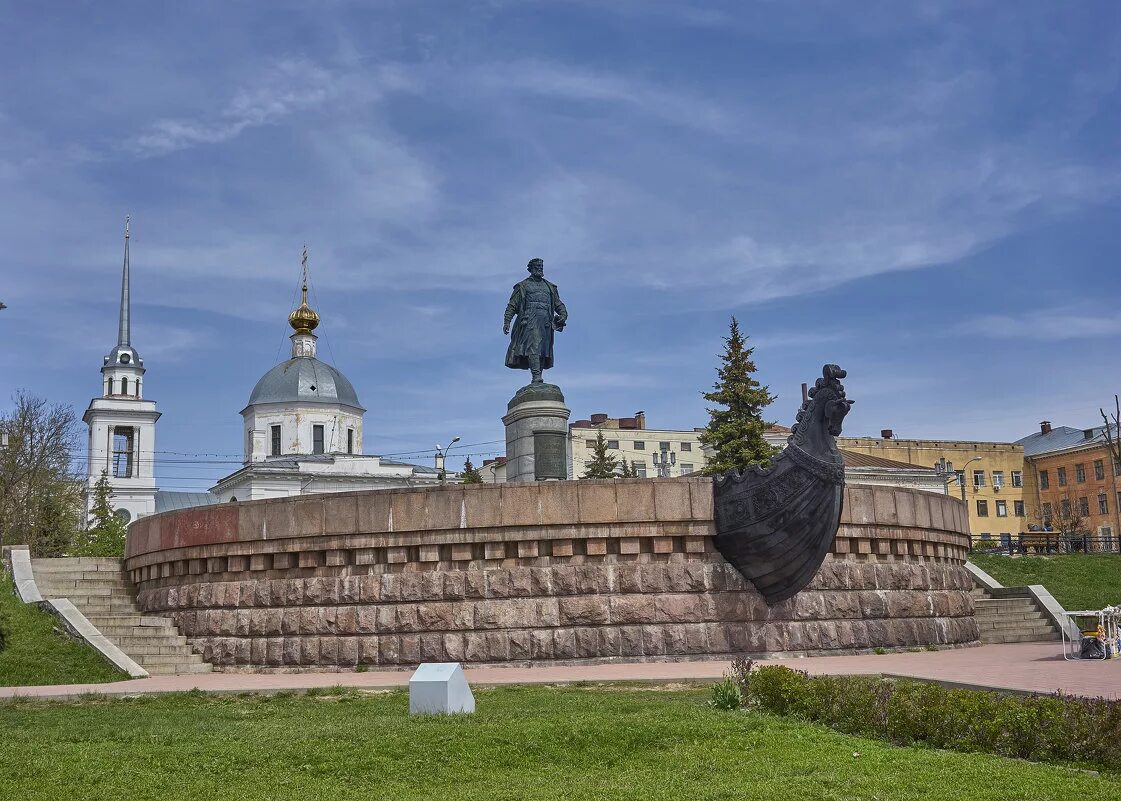 Какой памятник создал никитин в 18 веке. Памятник Афанасию Никитину в Твери. Памятник Афанасию Никитину достопримечательности Твери.