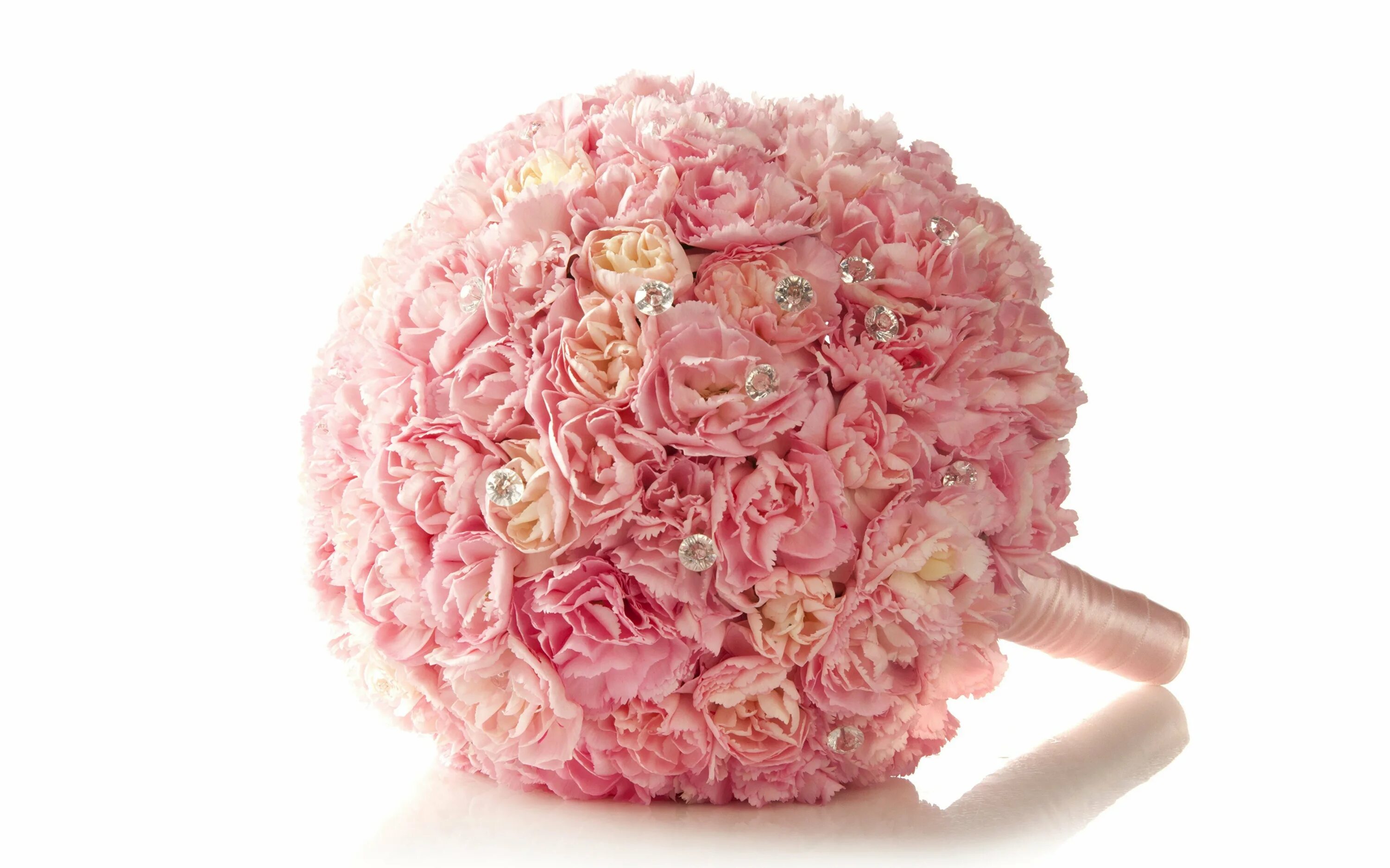 Свадебный букет из гвоздики. Свадебный букет из гвоздики. Диантус белый букет невесты. Свадебный букет дианьусы. Бидермейер букет невесты.