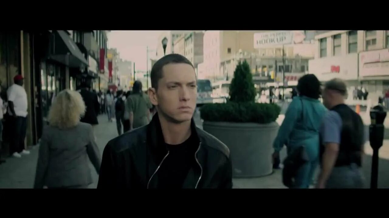 Песня not afraid dj. Эминем клип нот Афраид. Эминем в клипе not afraid. Куртка из клипа Eminem not afraid. Eminem mp4.