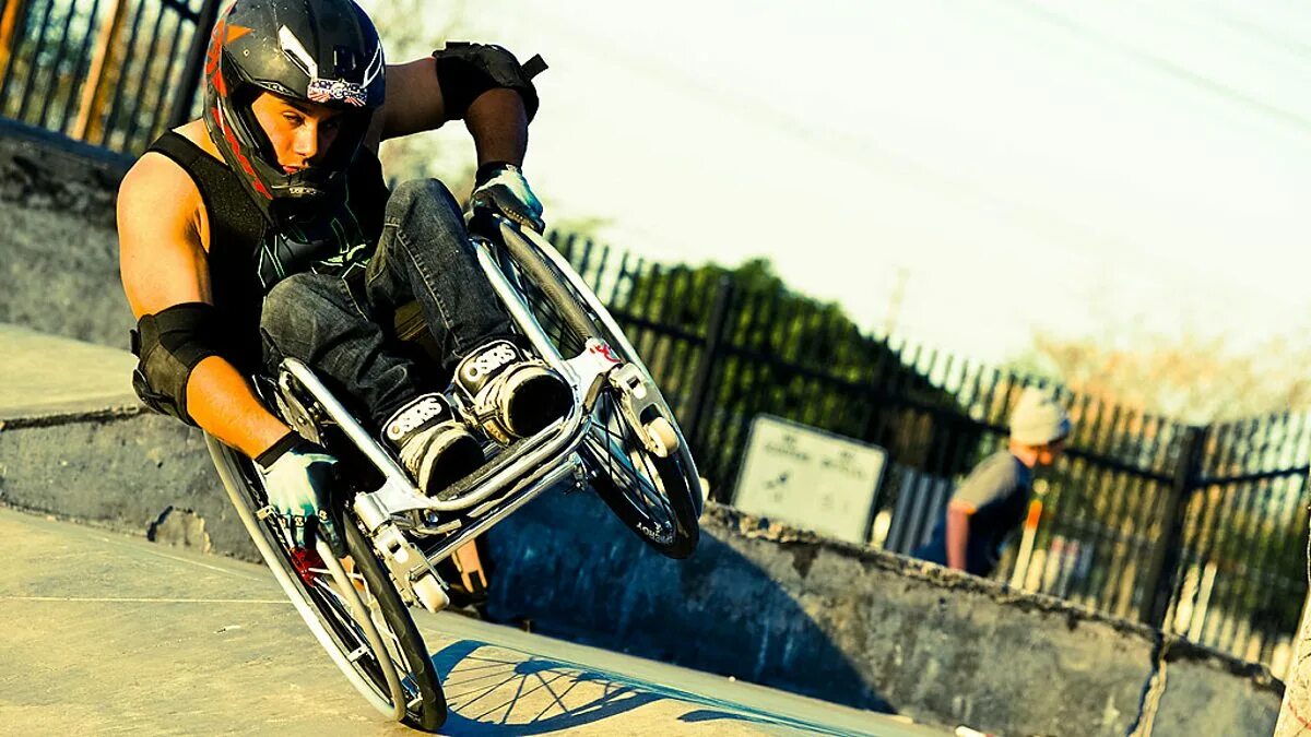 Aaron wheelz fotheringham. Экстремал на инвалидной коляске. Aaron fotheringham. Трюки на инвалидной коляске. Нитро цирк инвалидная коляска.