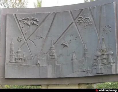 Каким знаменитым защитникам москвы поставлен памятник