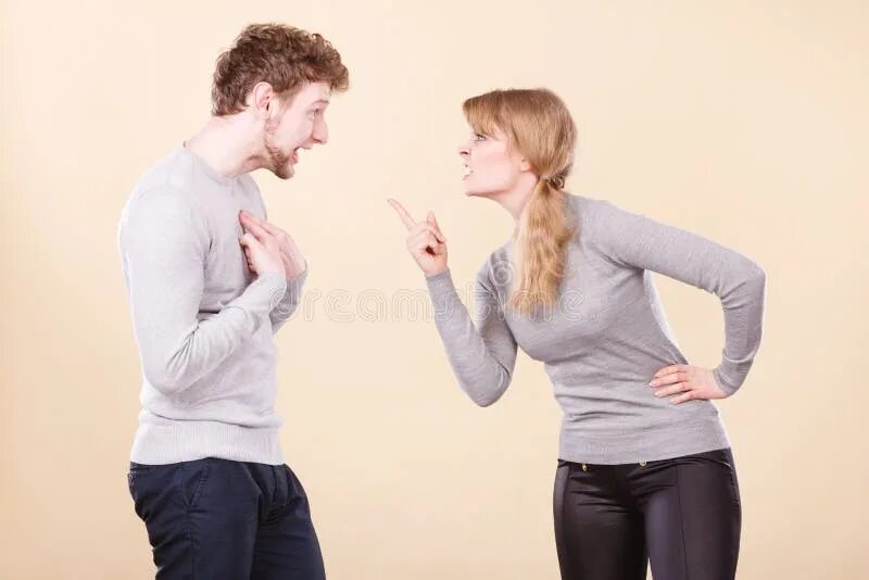 Have been arguing. Неготовность к отношениям женщины. пара спорит. пара поспорила. they are arguing.