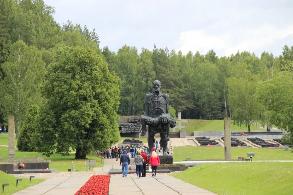 мемориал хатынь в белоруссии. хатынь схема комплекса. минск деревня хатынь. хатынь. хатынь книга.