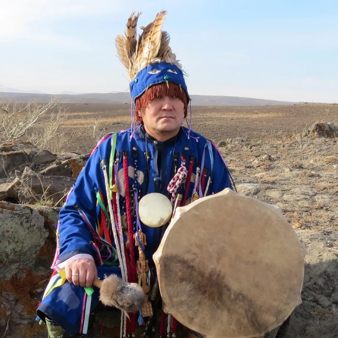 Хакасский шаман горбатов. Тропа шаманов хакасия. Шаманский ритуал хакасии. Хакасия, хакасский народ шаман. Хакасский шаман.