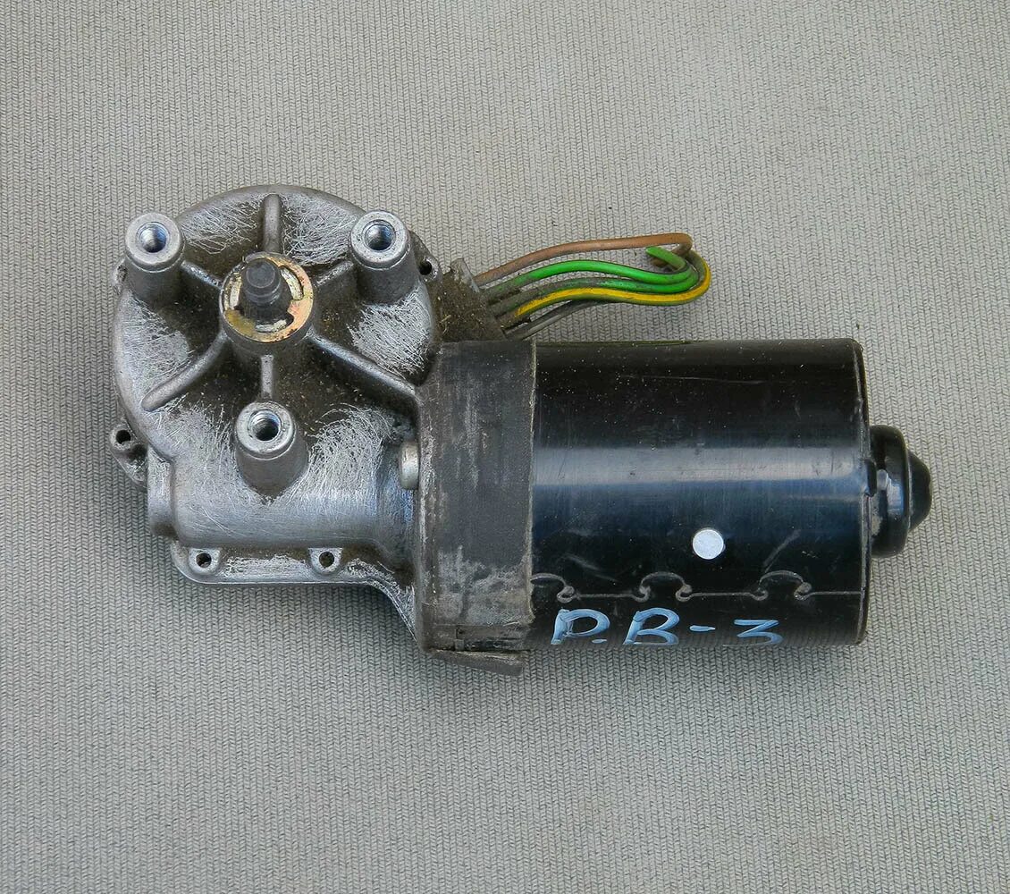 Б3 фольксваген пассат схема дворников. Трапеция дворников пассат б4. Трапеция дворников с моторчиком volkswagen b3. Стеклоочистителя пассат б3. Моторчик заднего стеклоочистителя пассат б3 универсал.