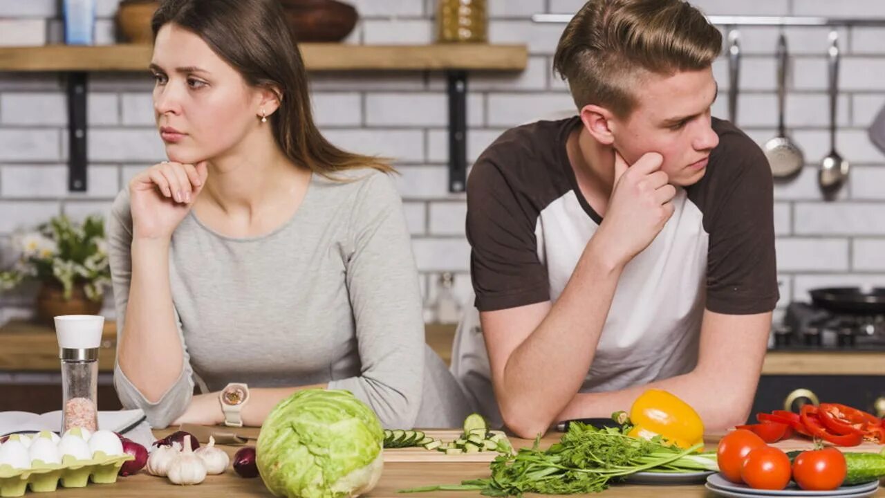 Любовный треугольник ревность. Парень и девушка. Зависть фото. Чувство 3 лишнего. Художник-иллюстратор norm eastman.