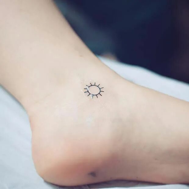 Astrid & Miyu Tattoo Look book Sun tattoos, Sun tattoo small, Sun tattoo