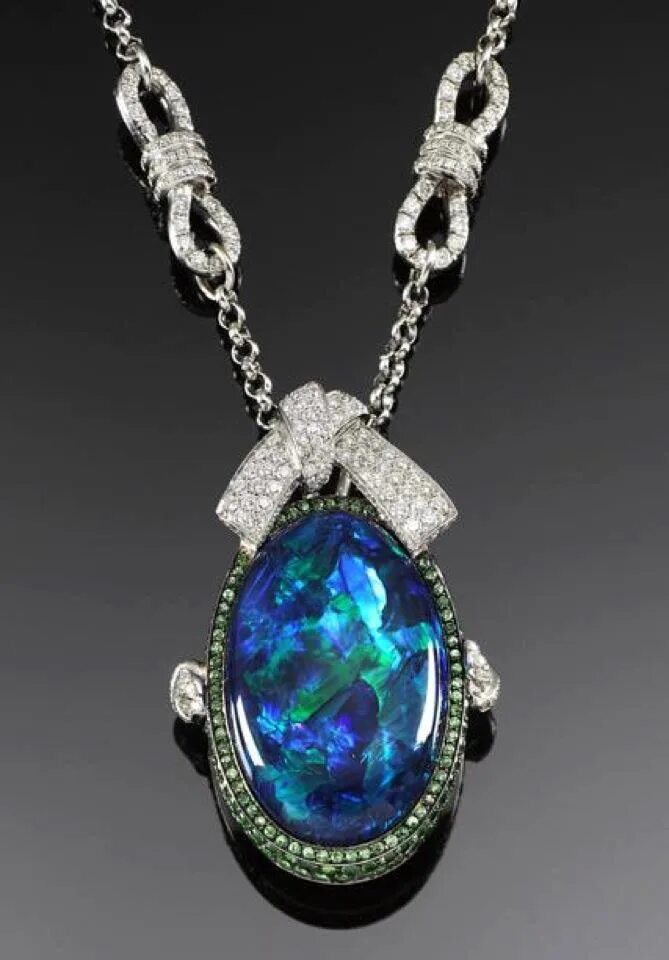 ювелирные украшения подвески. кристалл хеарт подвеска харт сваровски.