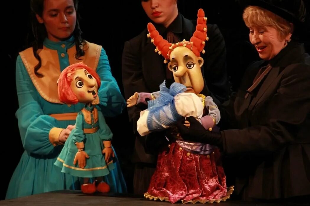 Кукольный театр 1. Театр низовых кукол (кукол-марионеток). Верховые куклы в театре. Театр кукол тюмень спектакли. Кукольный театр петрушка 19 век.